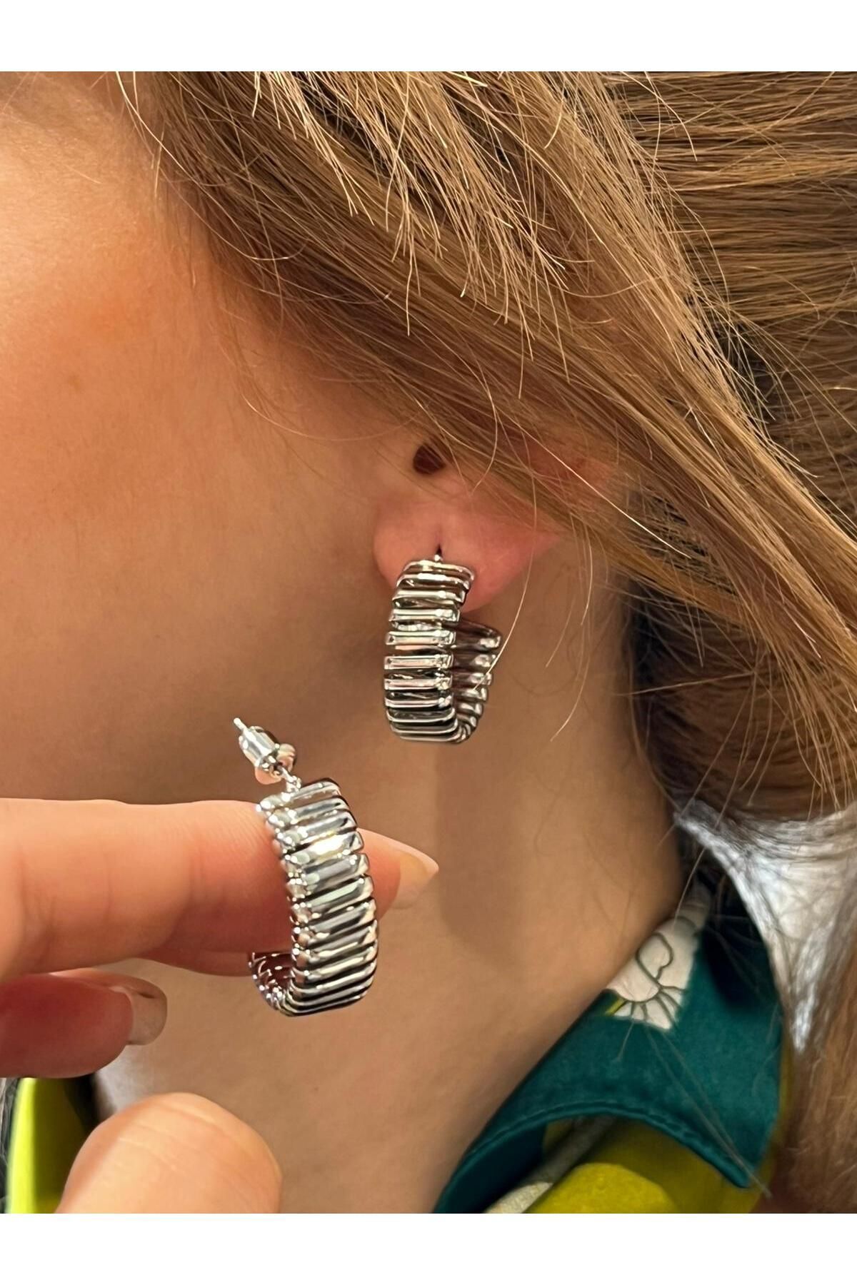 Hei Gümüş Rengi Tırtık Dokulu Halka Şeklinde Sallantılı Günlük Kullanım Kadın Küpe