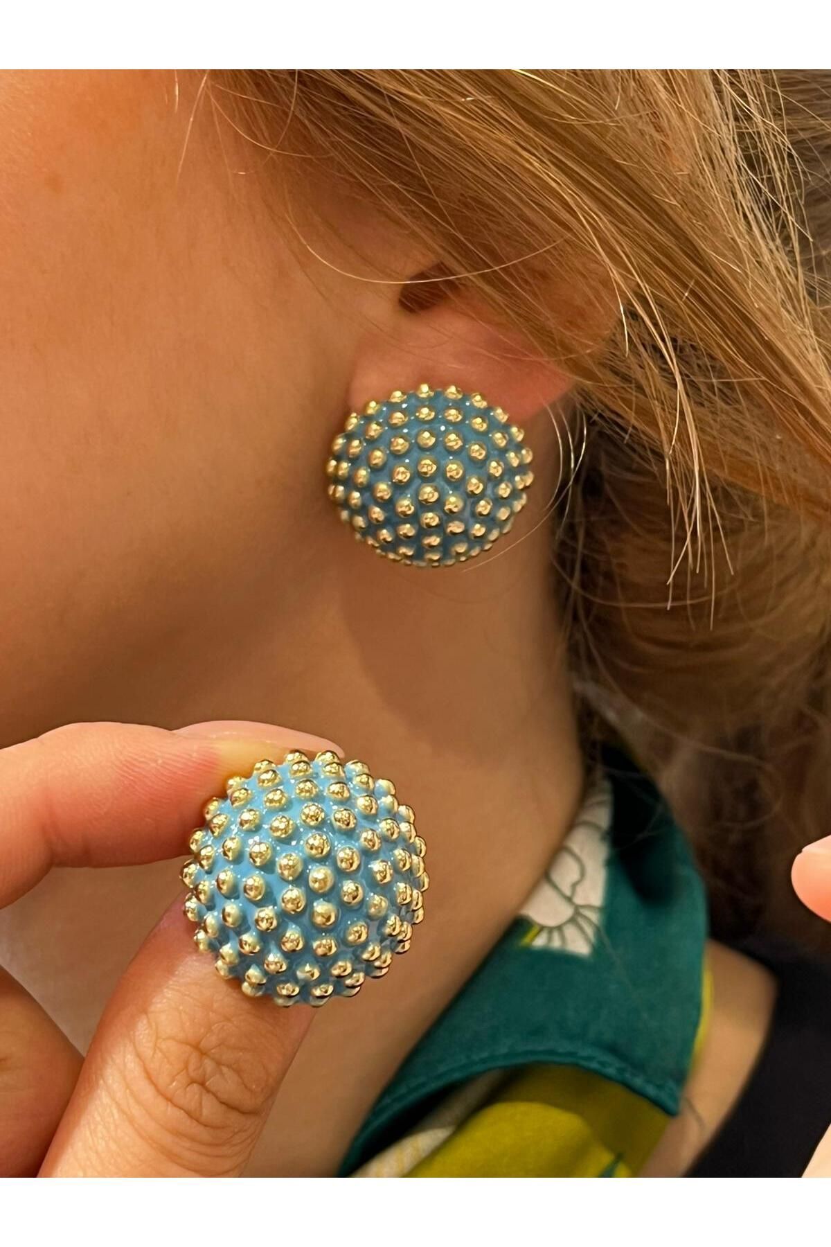 Hei Turkuaz Rengi Yuvarlak Bombeli Altın Sarısı Puantiye Detaylı Günlük Kullanım Kadın Küpe