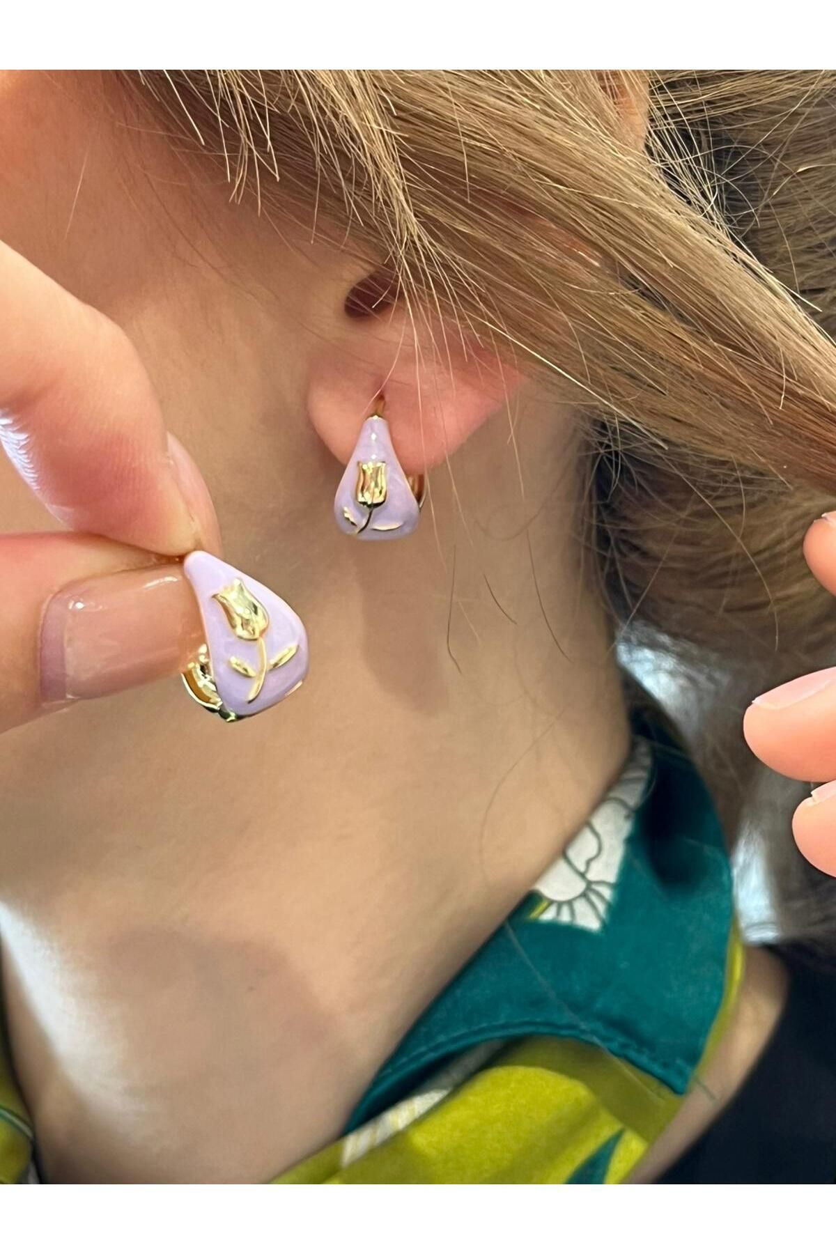 Hei Lila Rengi Altın Sarısı Lale Detaylı Günlük Kullanım Sallantılı Kadın Küpe