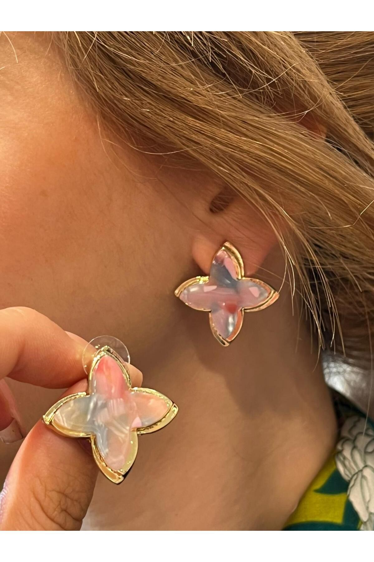 Hei Açık Pembe Çiçek Şeklinde Altın Sarısı Kenar Desenli Günlük Kullanım Kadın Küpe