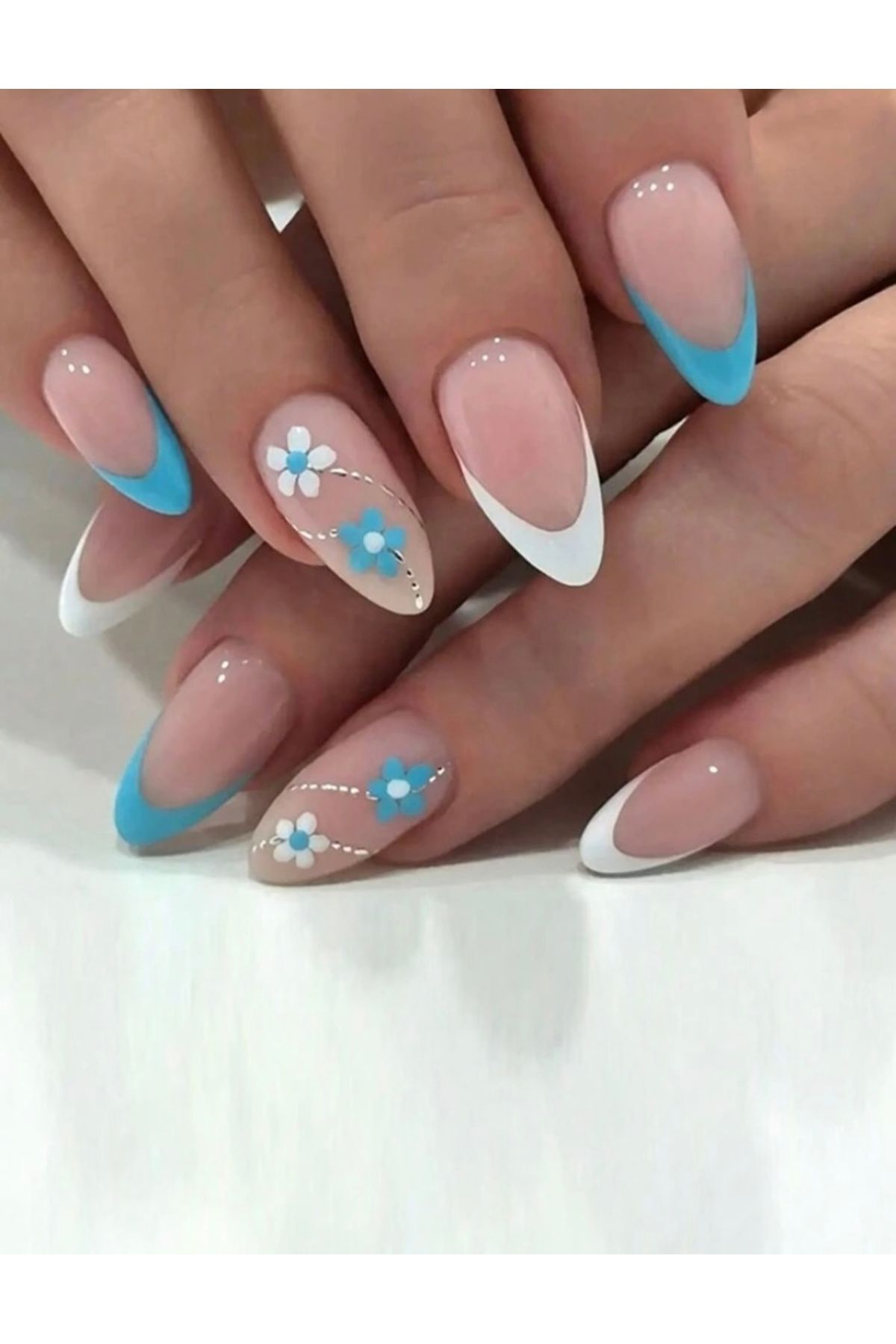 Vanilla Avenue Mavi Desenli Kendinden Yapışkanlı Tırnak Seti 24 Adet