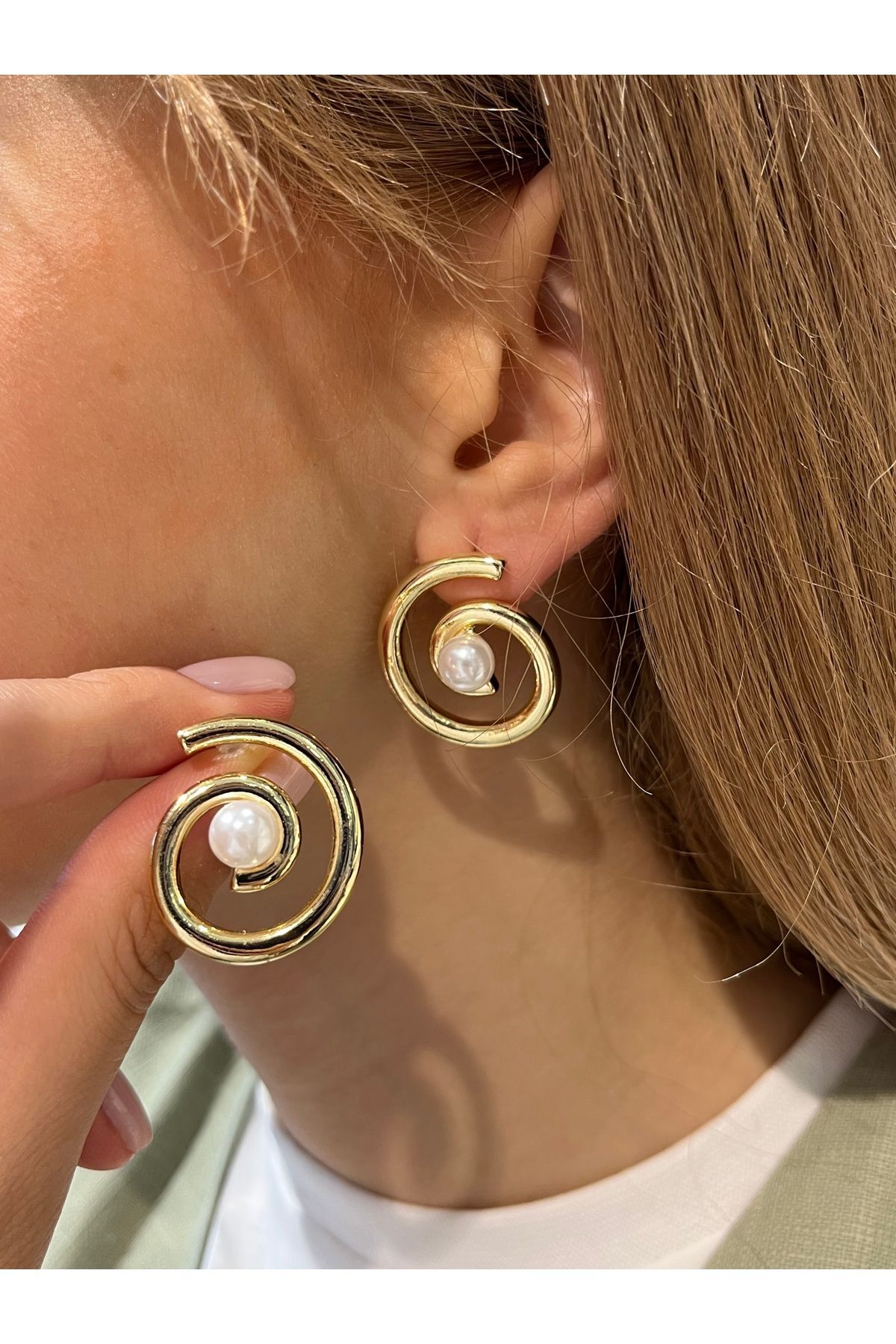 Hei Altın Sarısı Sarmal Şeklinde Büyük İnci Detaylı Şık Günlük Kullanım Kadın Küpe
