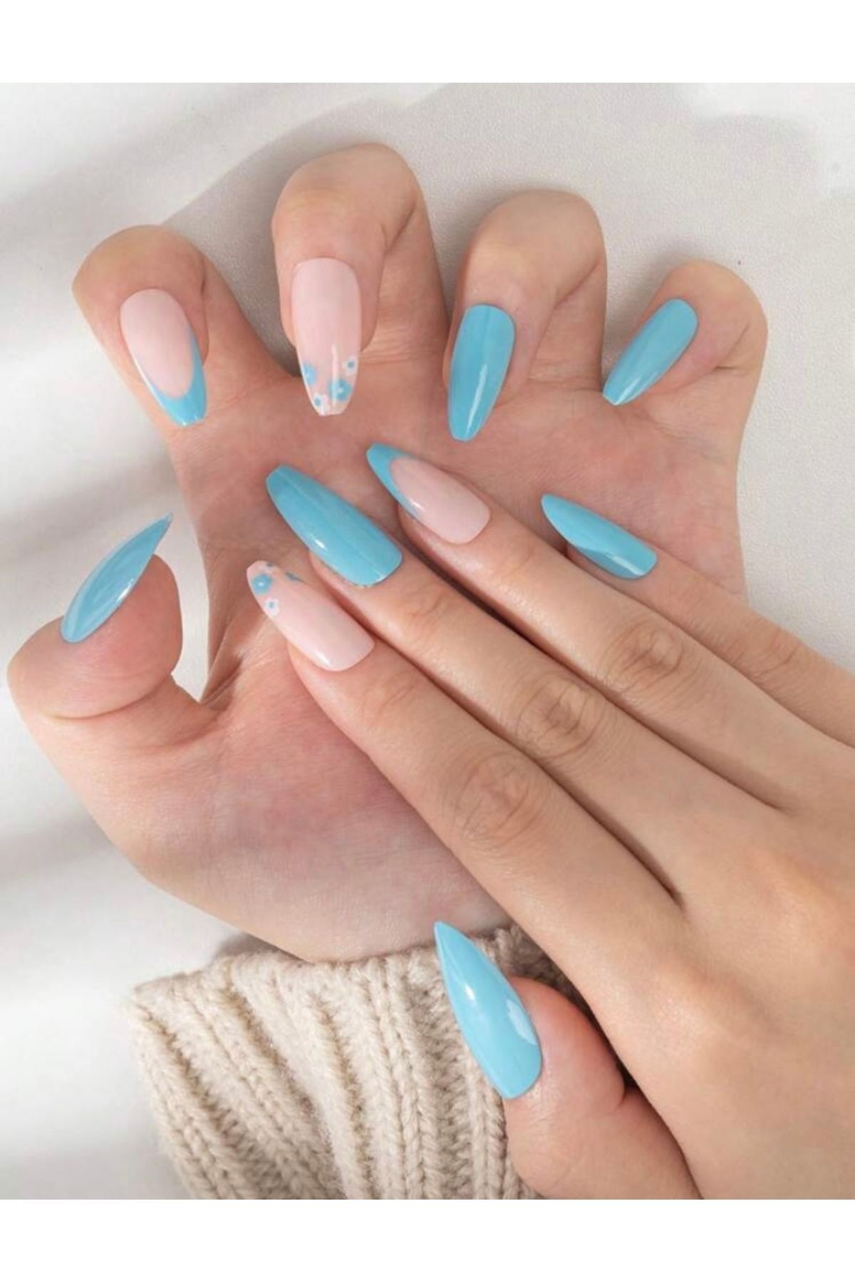 Vanilla Avenue Mavi Desenli Kendinden Yapışkanlı Tırnak Seti 24 Adet