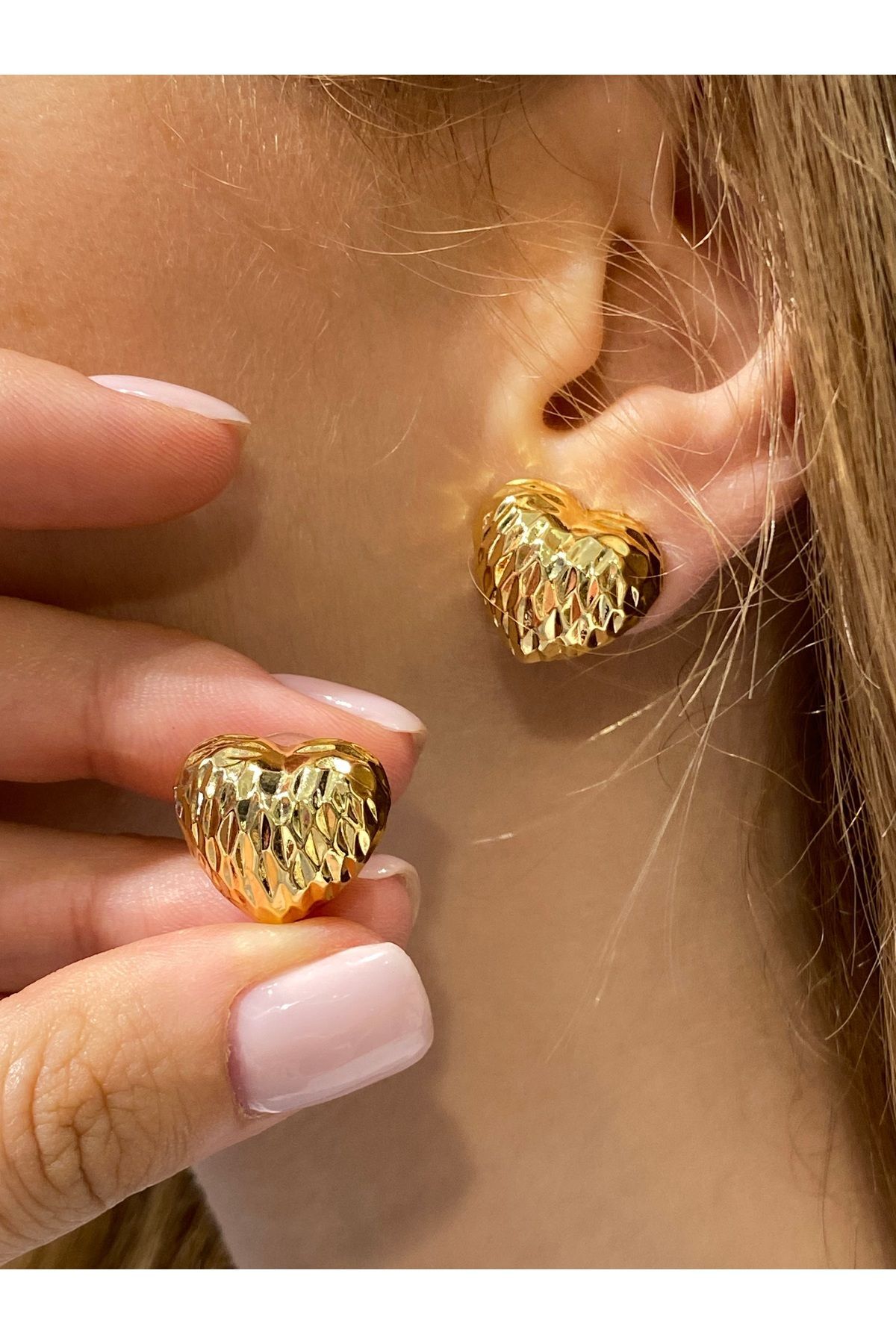 Hei Altın Sarısı Kalp Şeklinde Bombeli Dokulu Parlak Şık Günlük Kullanım Kadın Küpe