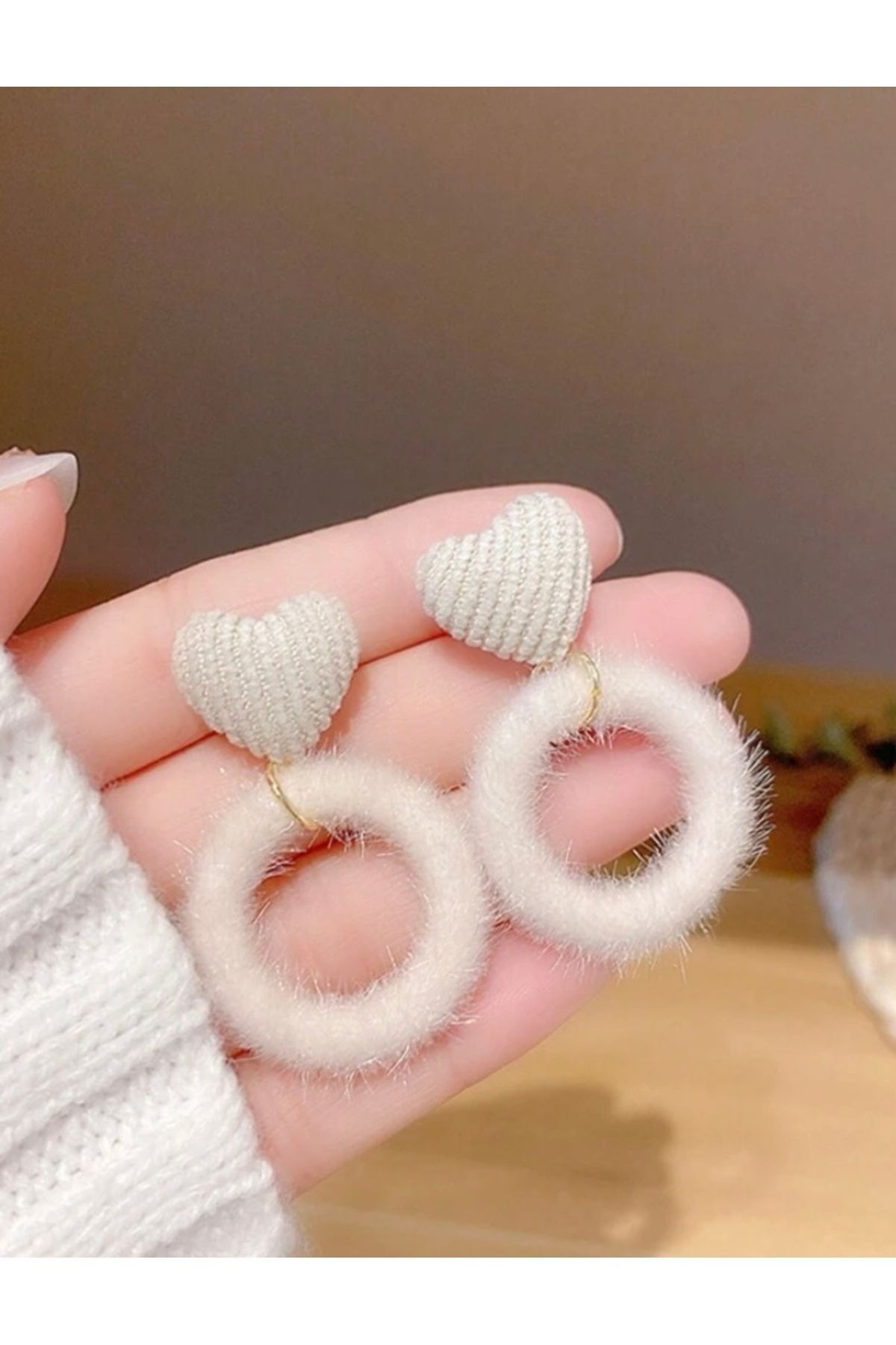 Vanilla Avenue Beyaz Halka Kalp Detay Kadın Küpe